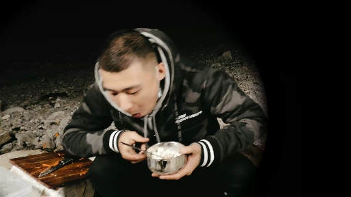 野生紫菜是生长在这个地方的,快随视频进来看看吧!