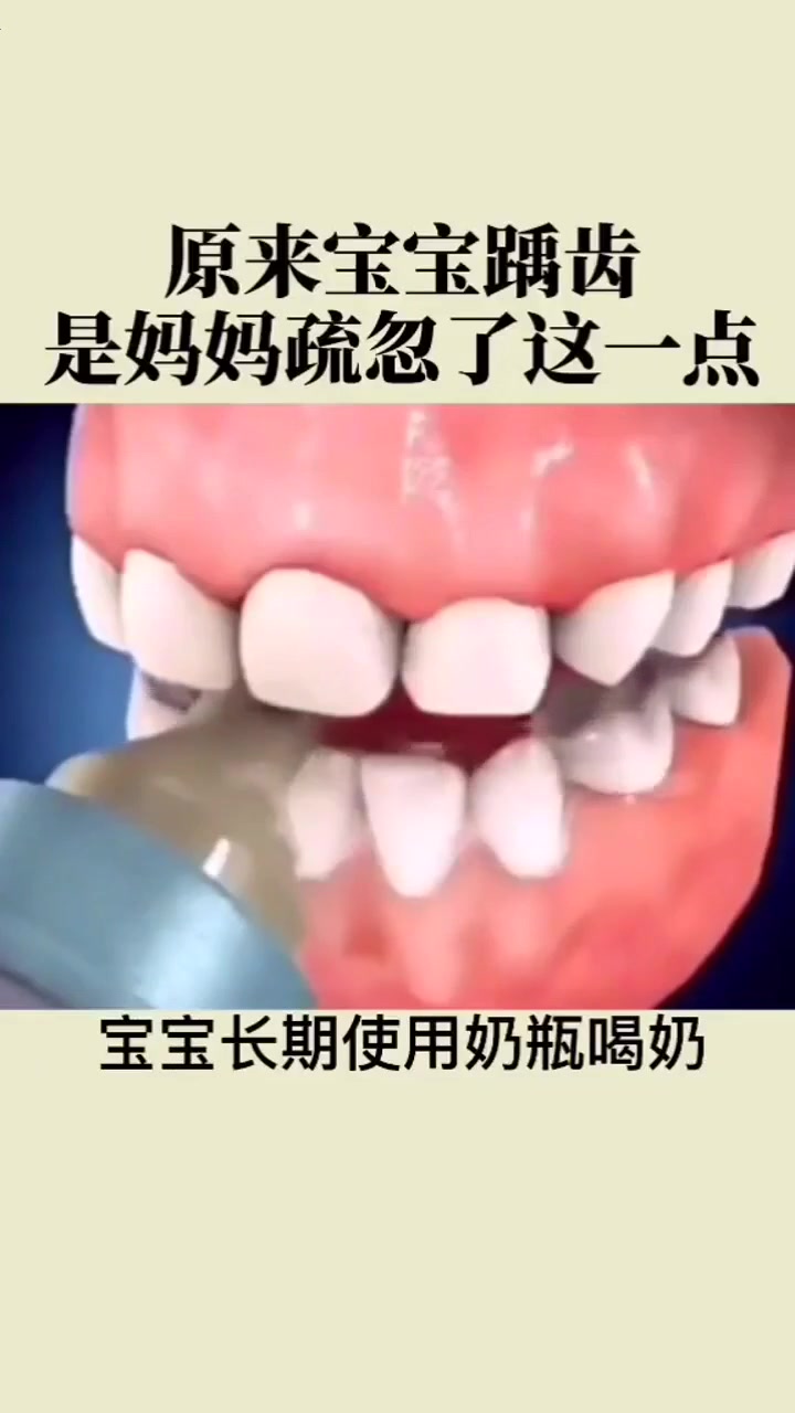 宝宝六个月就可以用鸭嘴杯了,长时间使用奶