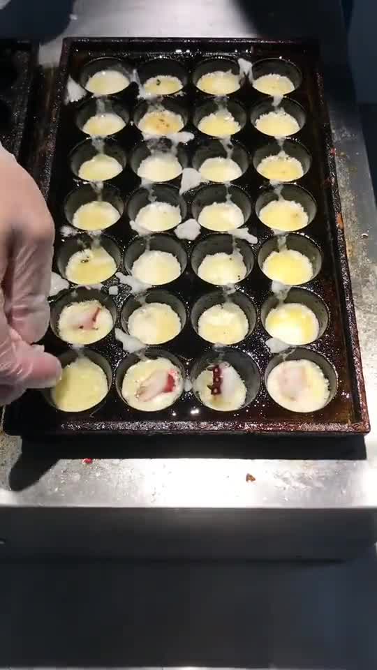 史上最强章鱼烧,每一颗都带一整只小章鱼!店名叫泉鲤,上海有很多分店哦～美食探店