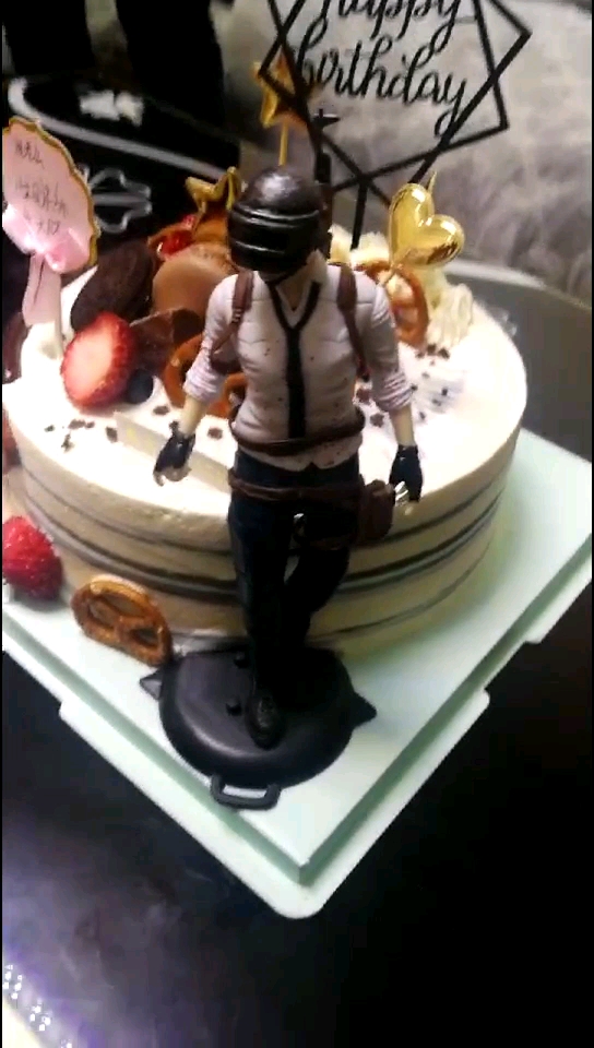 装有毛爷爷的蛋糕