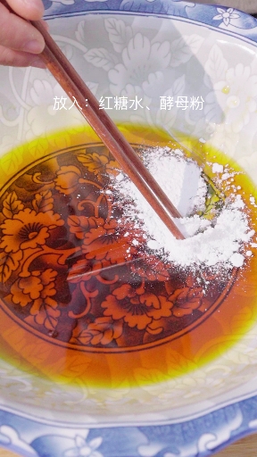 梅儿也来做一个纸杯蛋糕,还喜欢吗?#蛋糕