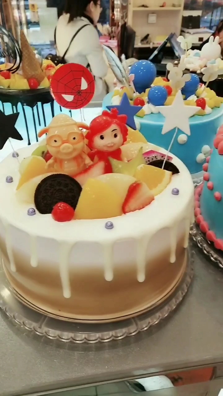   小男孩都喜欢的12层小蛋糕