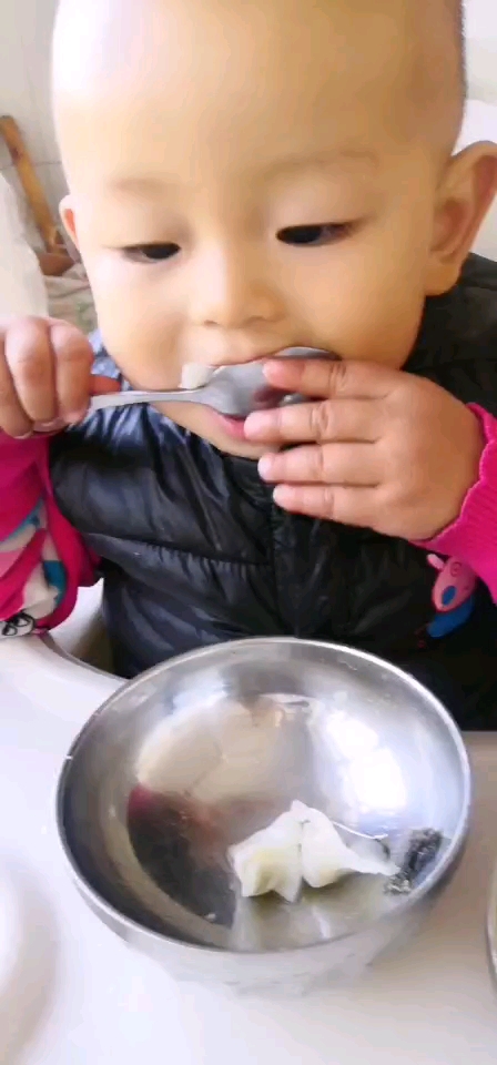 #你喜欢的样子我都有#妈妈亲手给做的馄饨  一口气我吃了12个  饱饱的  呵呵