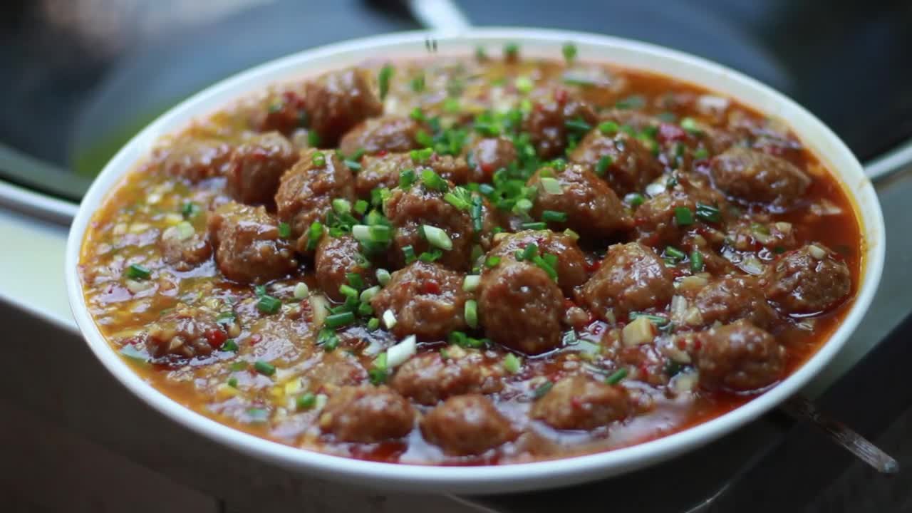 川式老菜“鱼香丸子”的家常做法,,鱼香浓郁,一口一个