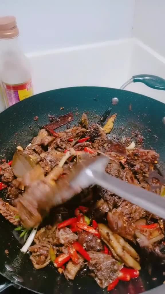 上次炒的颜色不好看,这次炒的鸭肉绝对到位,赶紧来一起吃晚饭