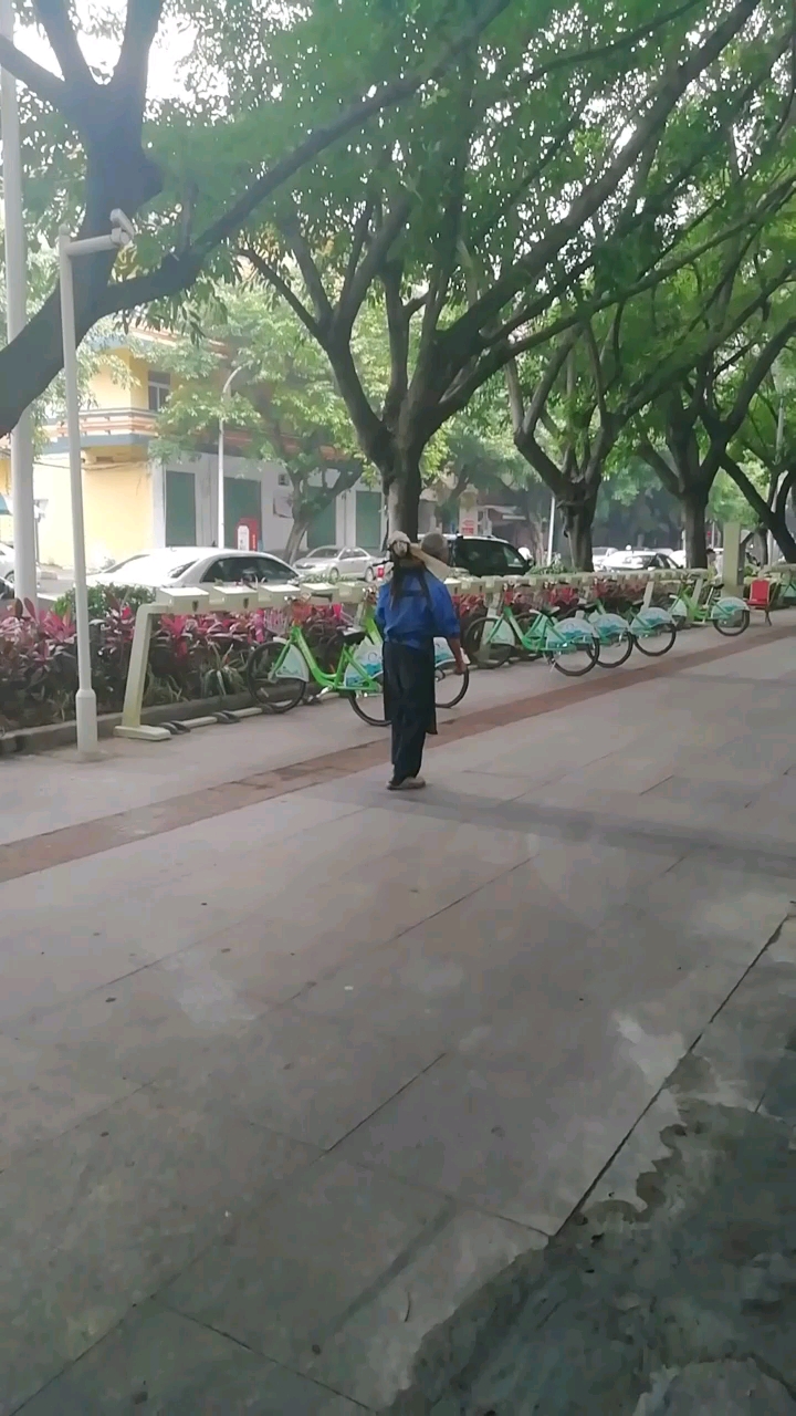 磨剪子了,锵菜刀!还有多少人见过这样的艺人的