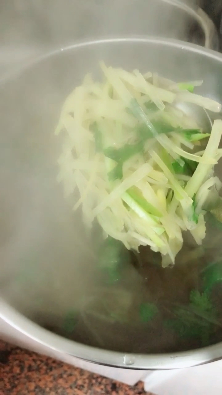 #食神大PK#萝卜丝土豆丝汤教程