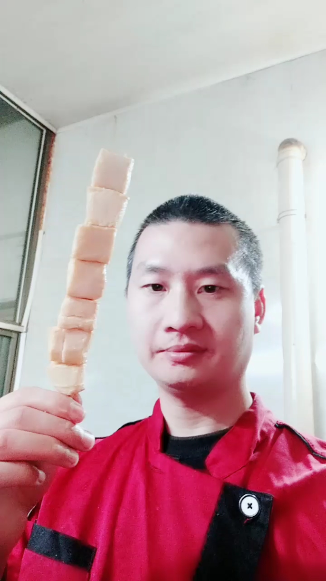 切鱼豆腐串,这样切着好些