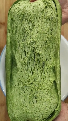 #美食记#想蒸出喧软碧绿不变色的菠菜大包子,发面是关键