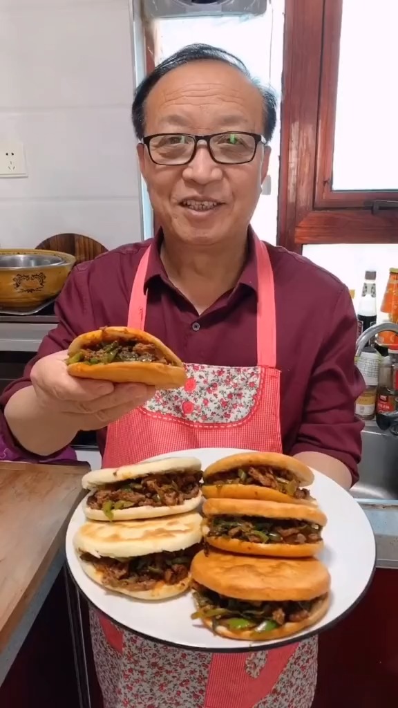 #欢喜闹元宵#陕西小吃:孜然夹馍做法,陕西不止有肉夹馍还有孜然夹馍,馍酥味美,咬一口太香了