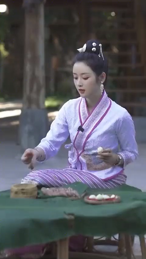 来一定要尝一下的“上头菜”,酸肉肠