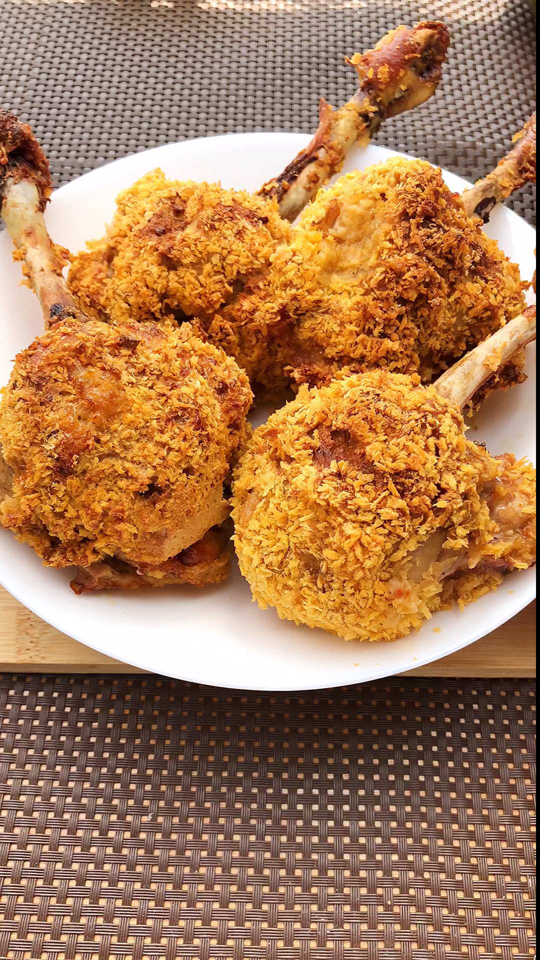 #劳动最光荣#放假在家闲着做一个,香酥炸鸡腿配,完美