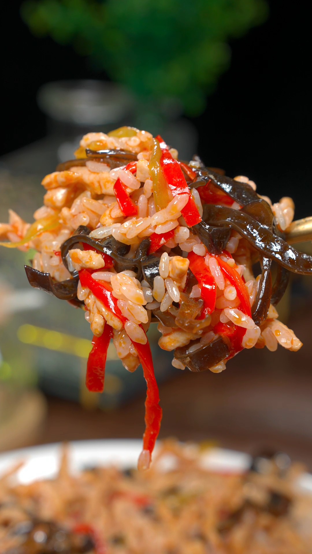 今天做了鱼香肉丝盖饭,孩子说比学校门口卖的还好吃,做法还特别简单~