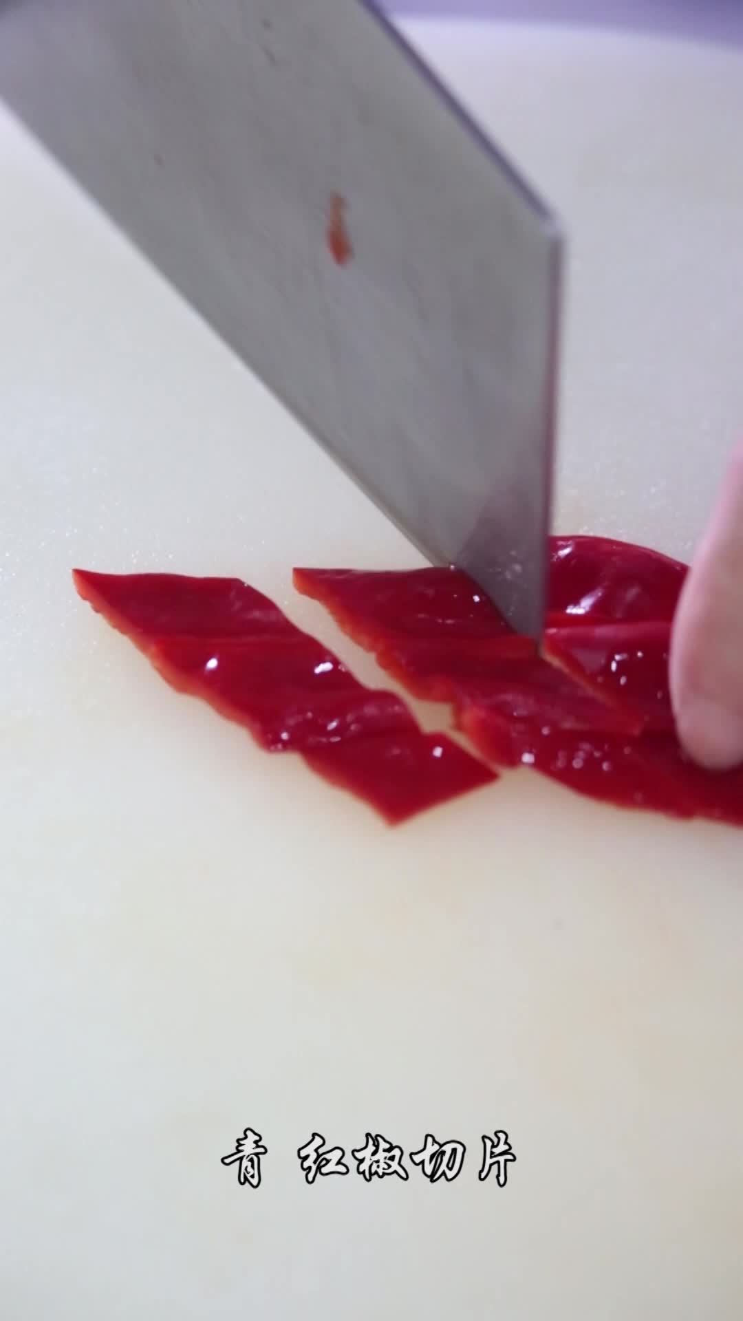 虾怎么做好吃教你做菠萝虾球,酥脆的虾仁配上酸甜酱汁,超好吃