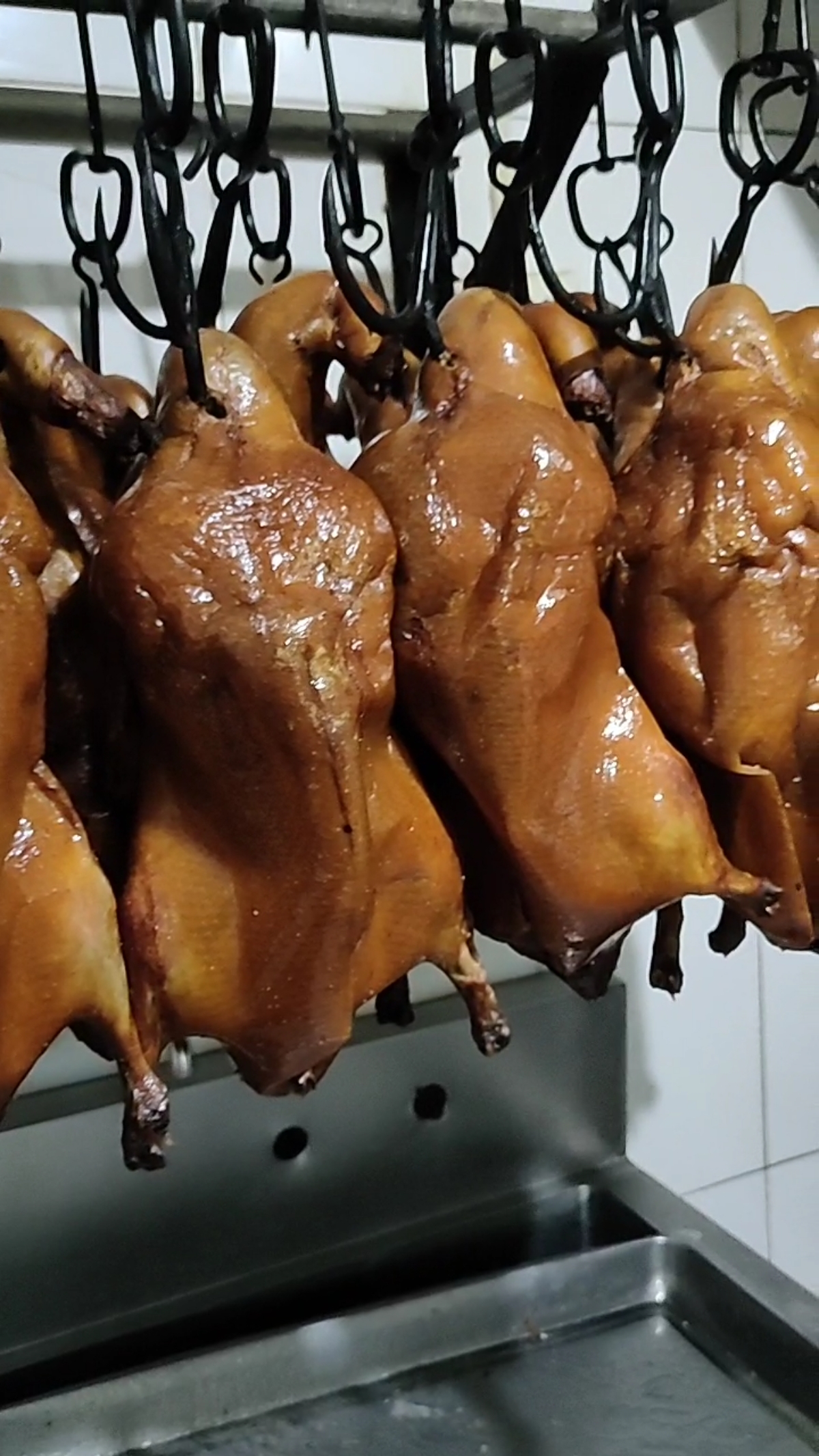 #美食看中国#老北京挂炉烤鸭,好吃在哪。