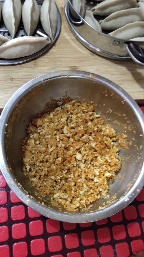 手工捏的莜面饺子。