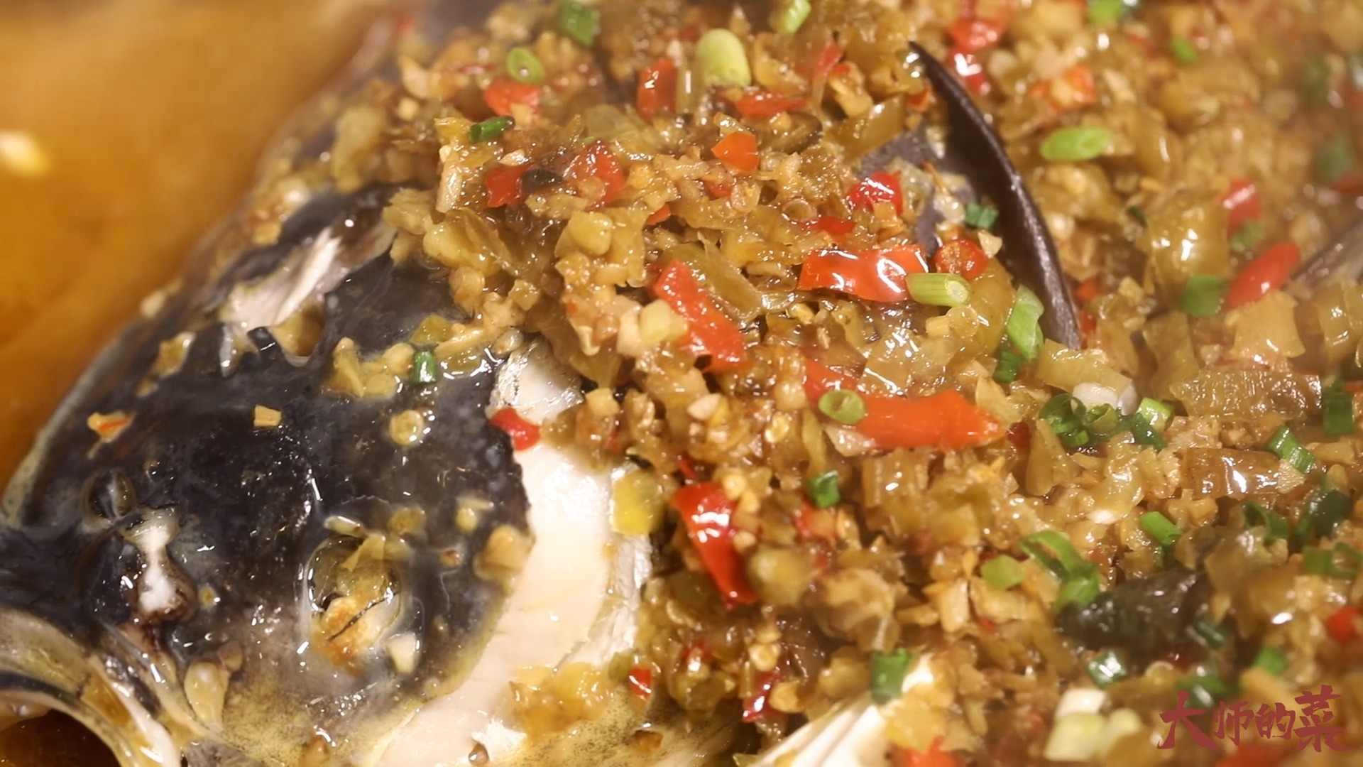 “酱椒鱼头”鲜香辣嫩,地道湘味一口上头!