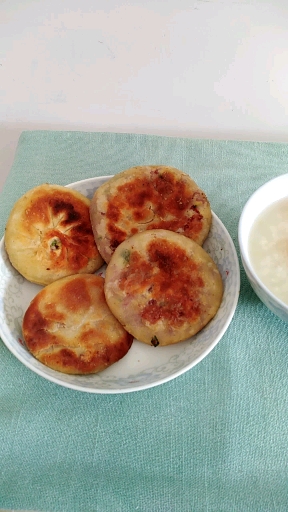#美食#牛肉饼,你看它又大又圆又有油,做起来简简单单,吃起来香香脆脆,我要变好看哈哈
