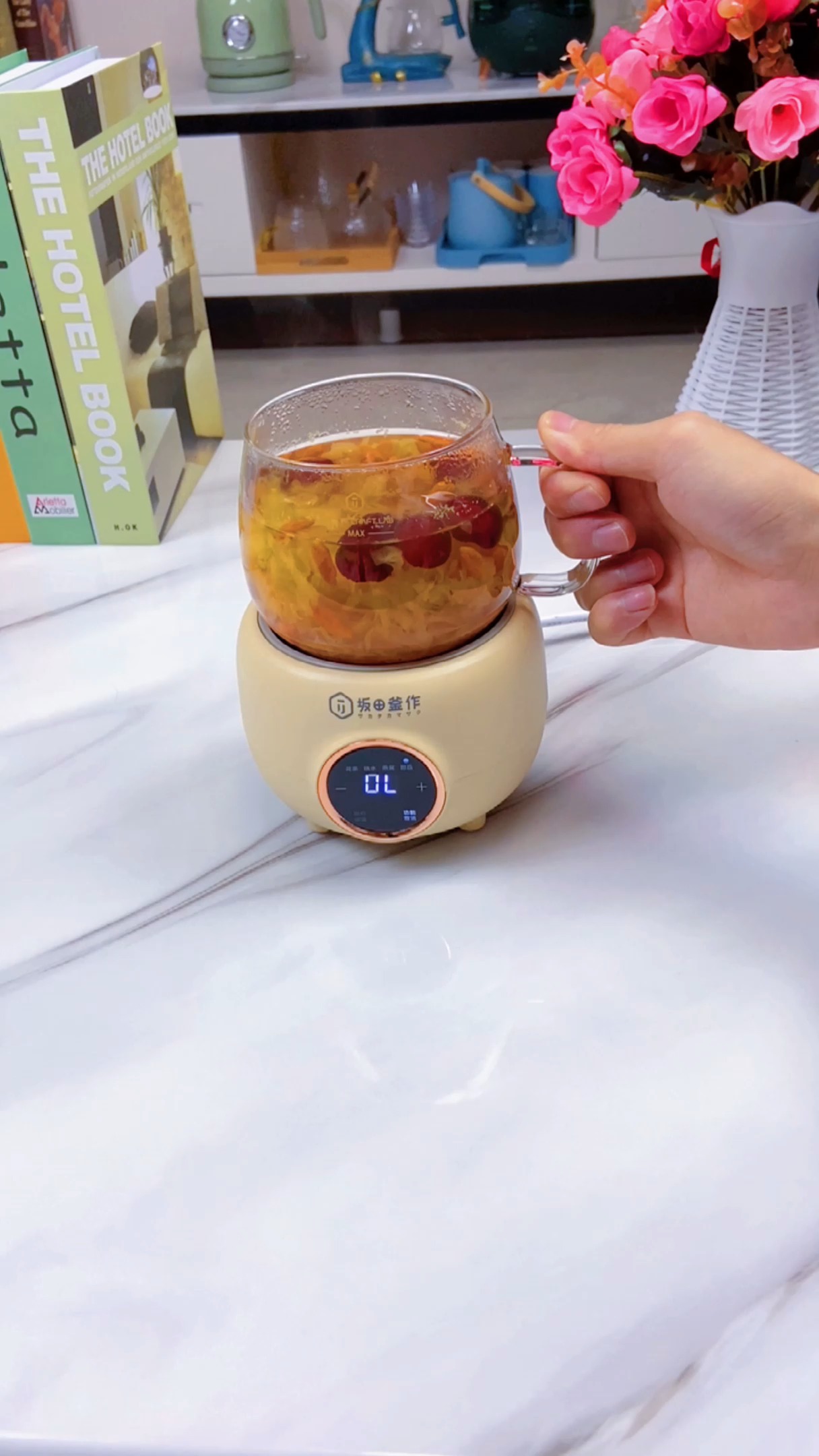 电炖杯——平时居家办公室煮个果茶甜品,燕窝,银耳,粥汤等,还可以预约保温