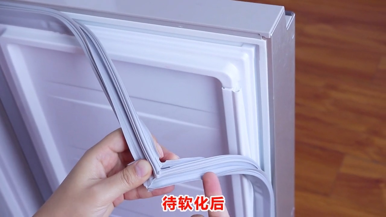 冰箱胶条发霉变黑严重?一个窍门立马变洁净,不伤胶条彻底去霉斑 #生活窍门