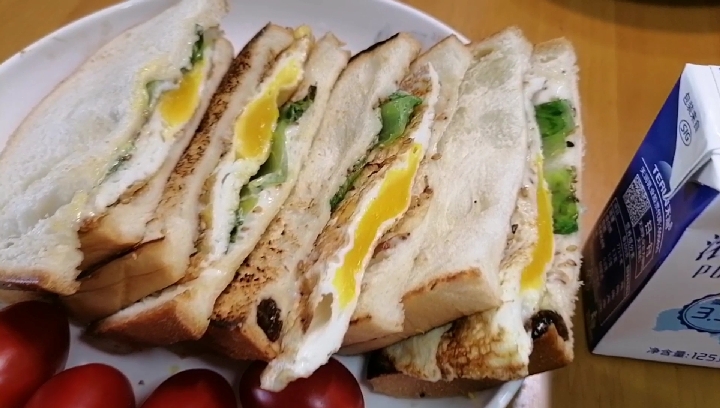 #自制美食#皮蛋瘦肉粥#三文治营养丰富的早餐