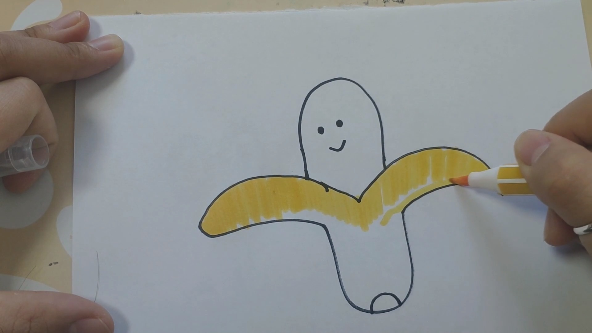 小朋友们好我是帆帆,教你们画个剥开的香蕉,看完你学会了吗?
