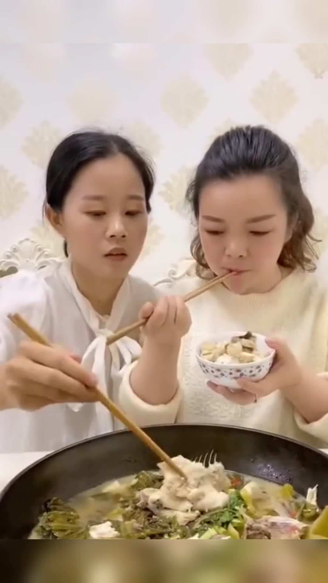 #我要上热门#这是最好的一顿饭,吃的是浓浓的情谊,吃的是温馨的场景!