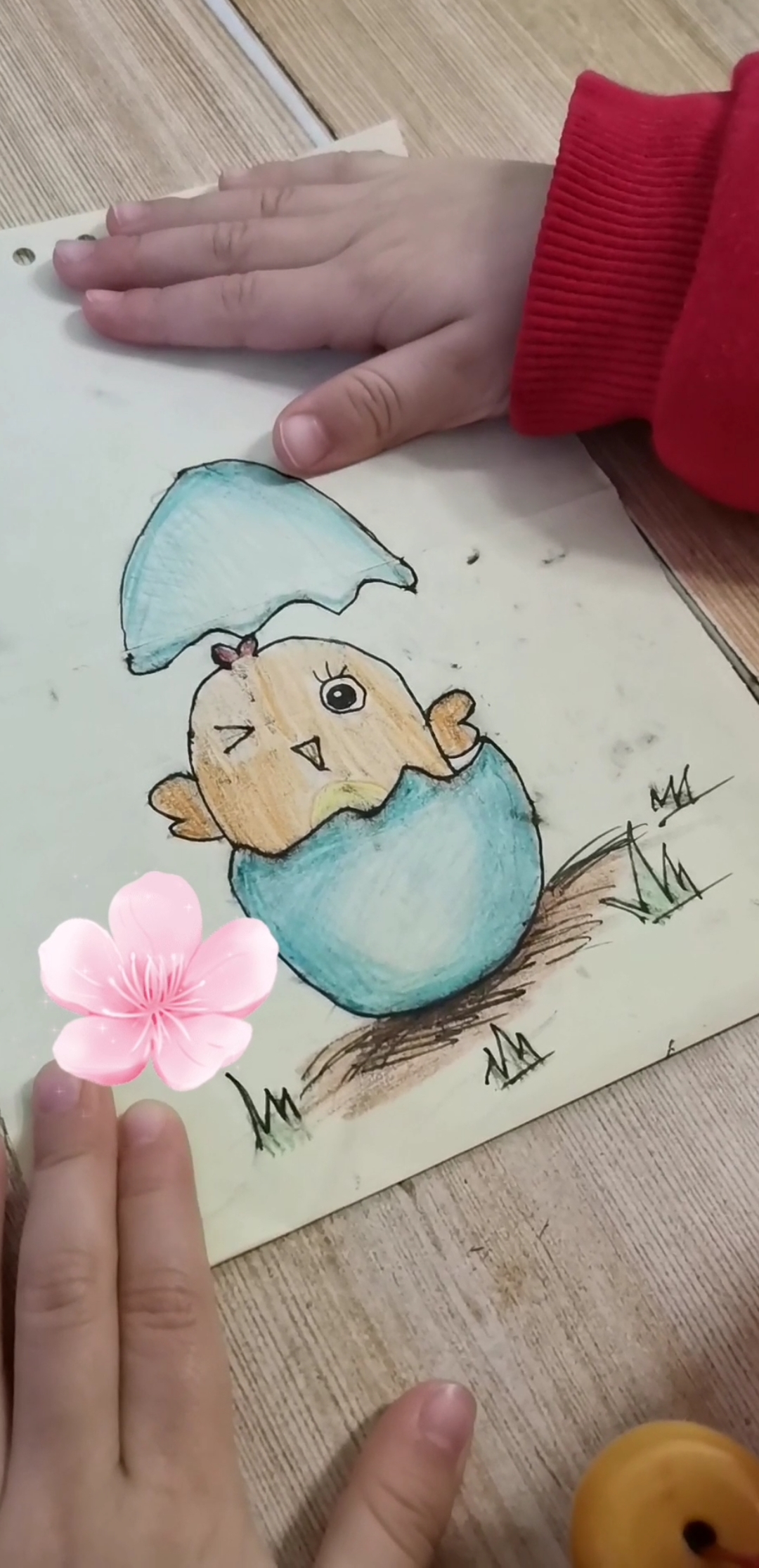 #熊孩子的日常#幼儿园作业，小鸡出壳，你觉得4岁鑫儿画的怎样？