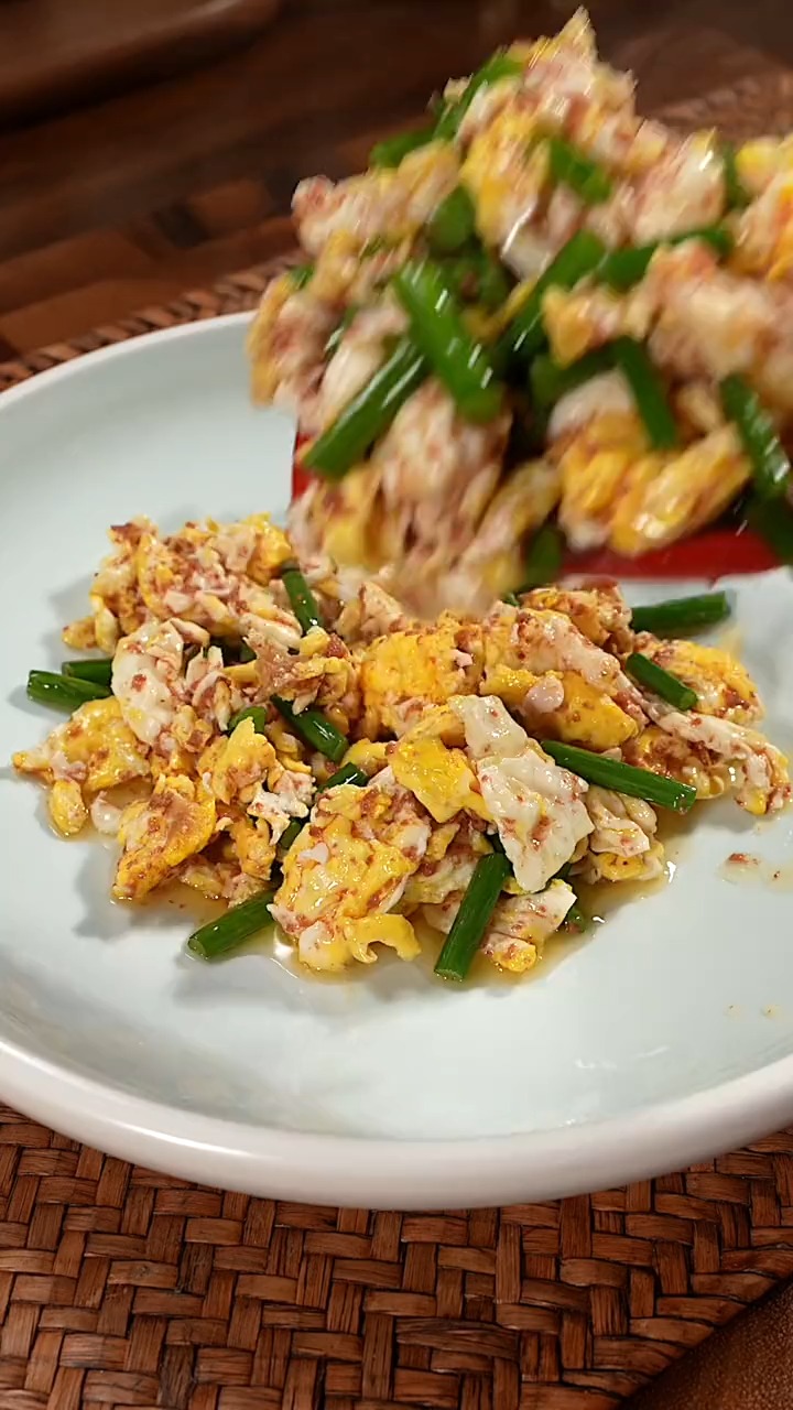 #美食#春天是孩子长高的季节,我家每周都会给孩子做这个虾酱炒鸡蛋简单营养又美味