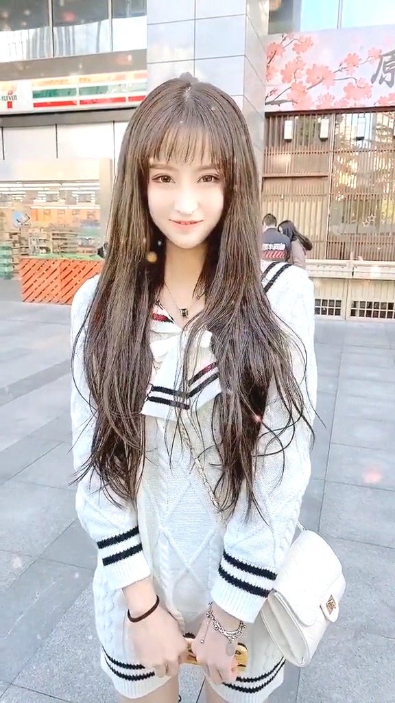 #街拍美女#撒娇女人最好命是这样吗