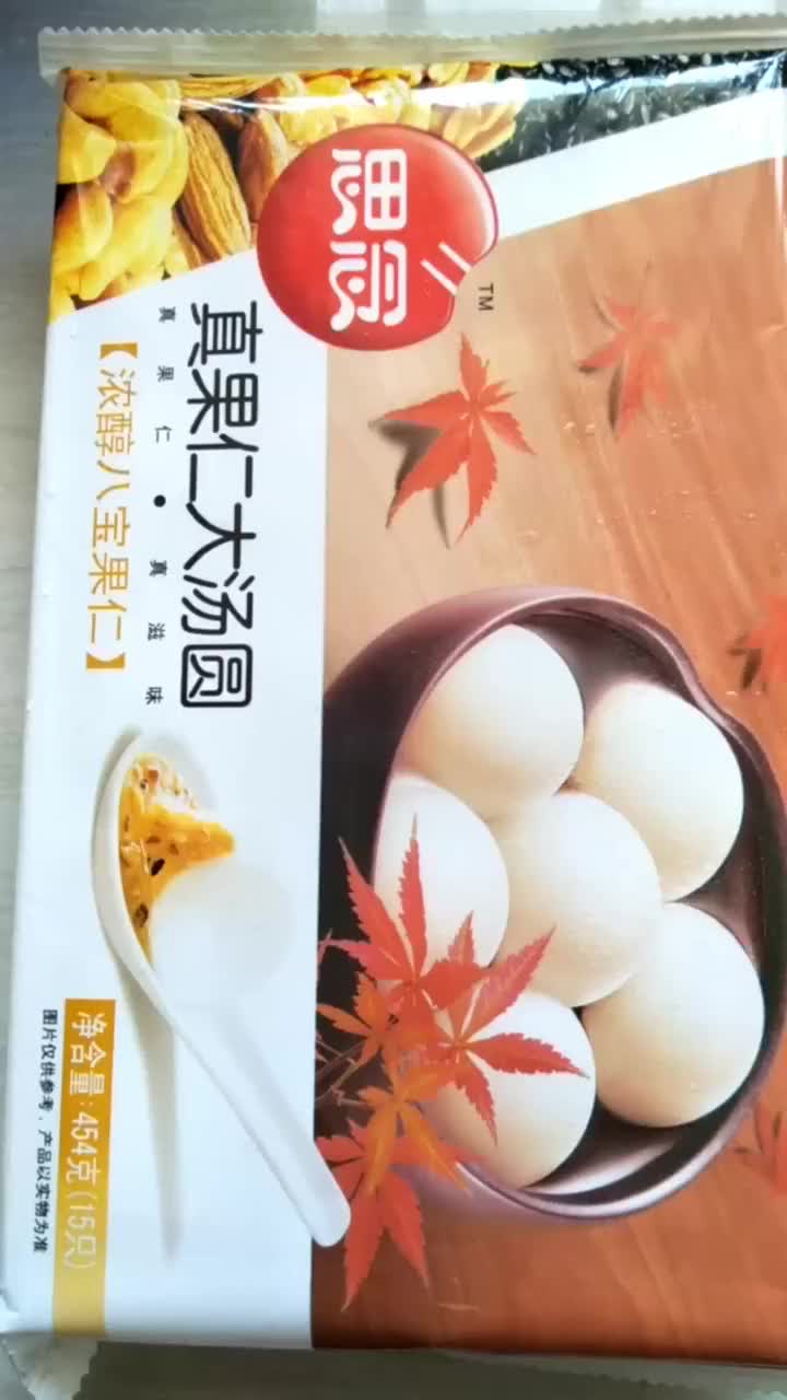 元宵节大家都是吃汤圆喝汤,小伙子是炸汤圆,厉害了!