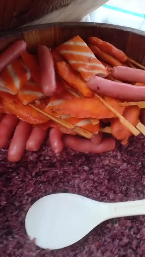 下雨天和饭团更配小助手朱村小学门口
