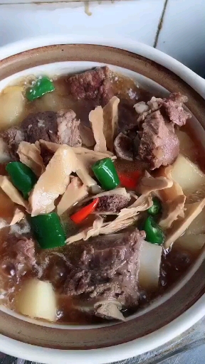 #自制美食#天气太冷,做一锅冬笋萝卜牛骨汤,暖身暖胃更暖心