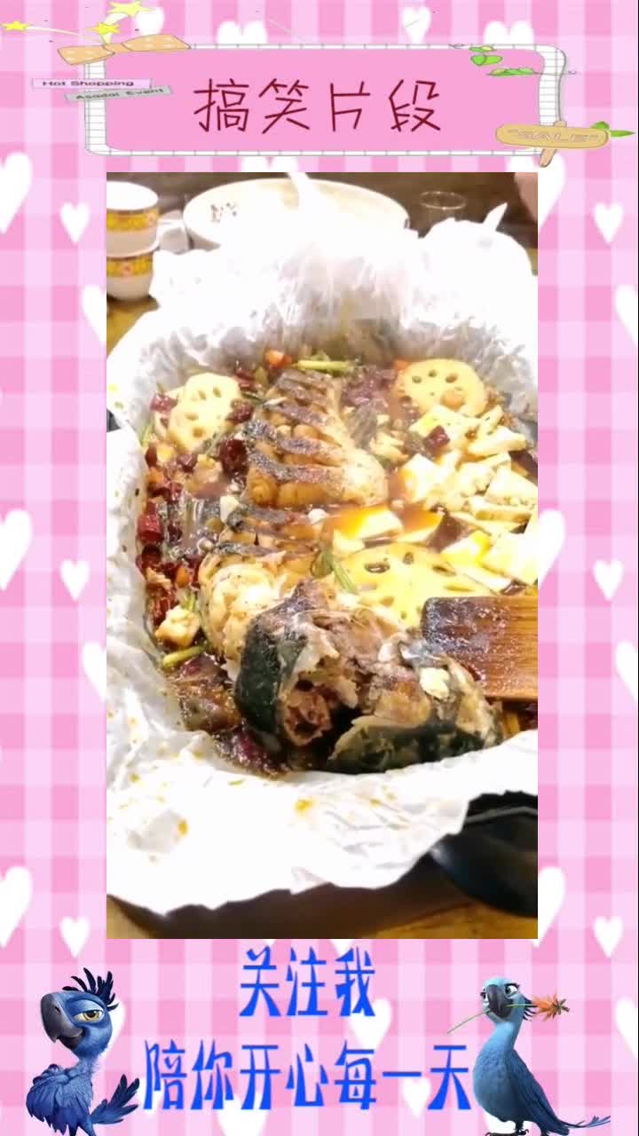 特色美食重庆特色纸包鱼,看着都能流出口水来,搞笑段子