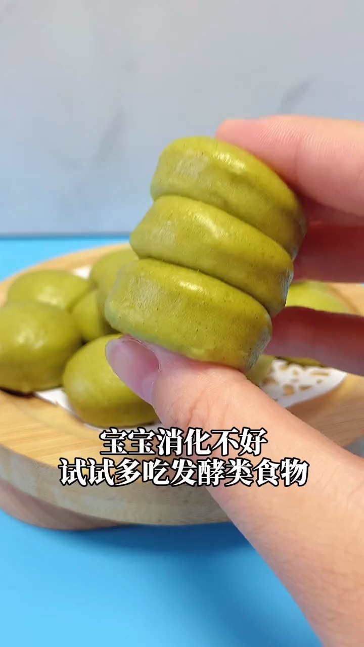 宝宝消化不好,可以多吃发酵类食物,果蔬面粉做的小馒头,8个月以上宝宝就能吃