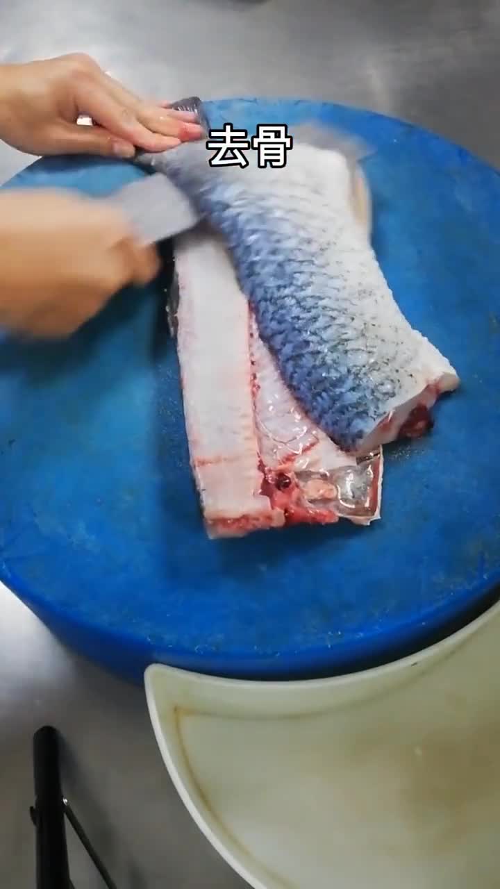 不一样的松鼠鱼,连酱汁都是橙汁做成的,这会是什么味道