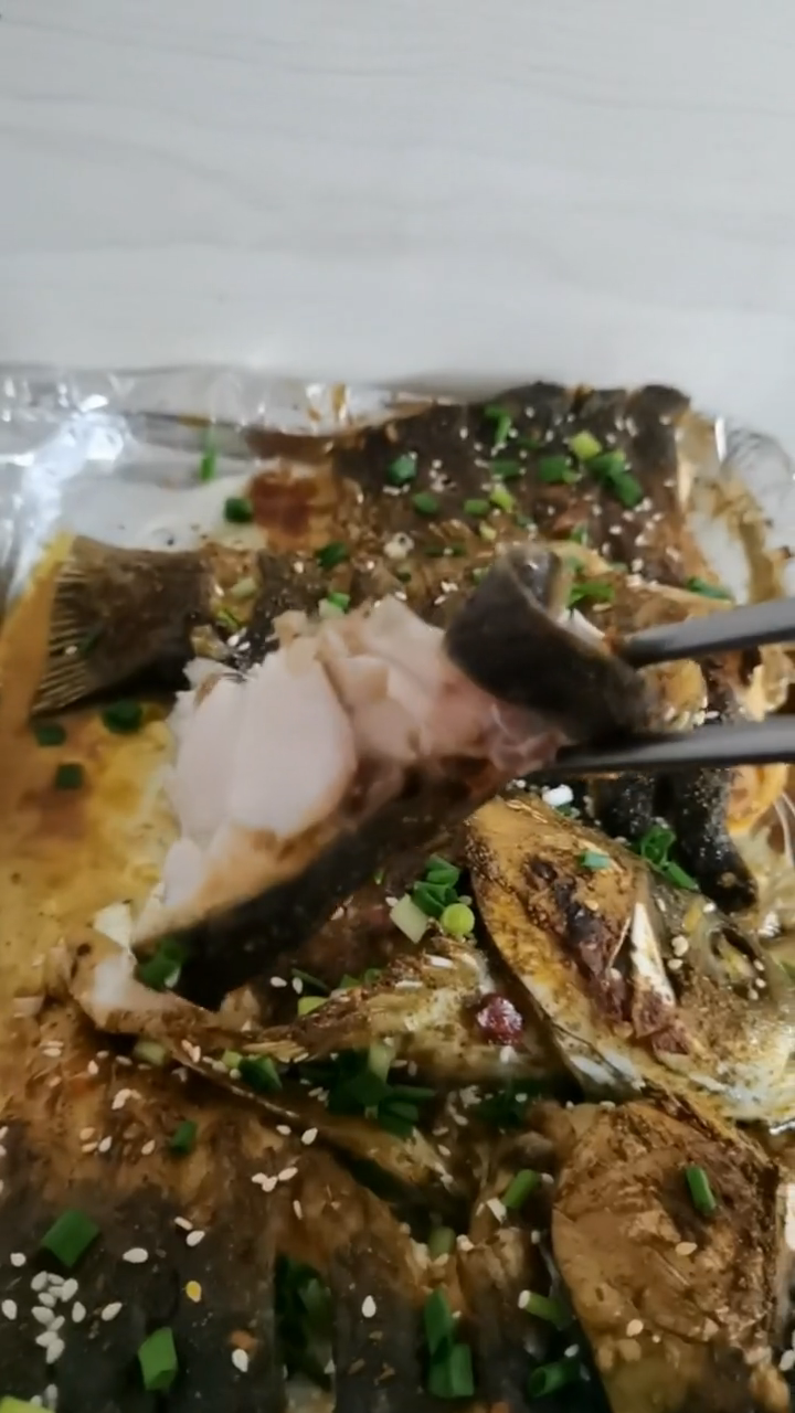 烤箱做烤鱼的家常做法。