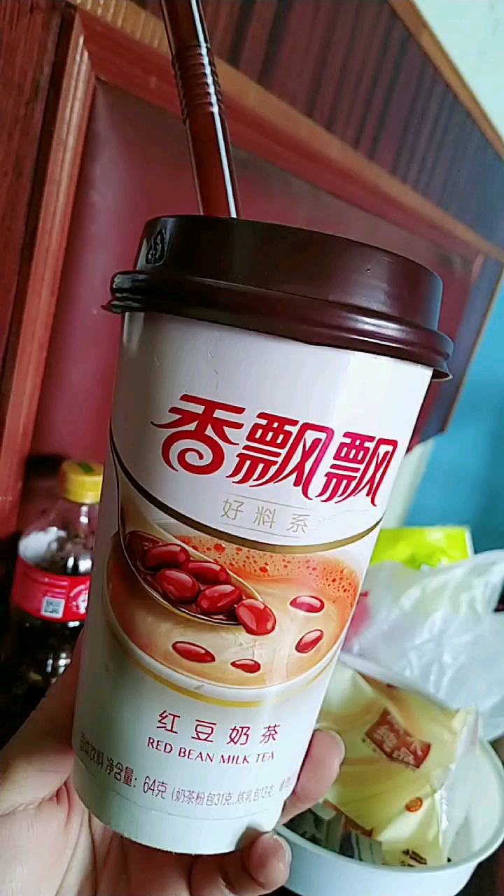 香飘飘奶茶   长价了   从4.5卖起  现在卖6块了   