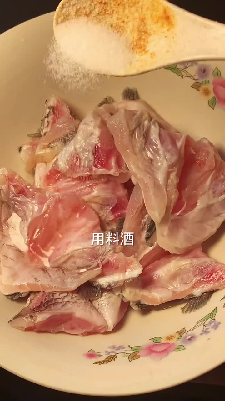 爆烤鱼下巴,这么做的鱼下巴外焦里嫩,鲜香酥脆