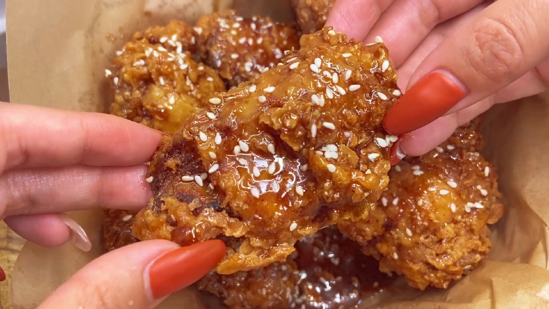 #过年你家吃什么#【蜂蜜黄油炸鸡】，比我上次去炸鸡店吃的好吃多了