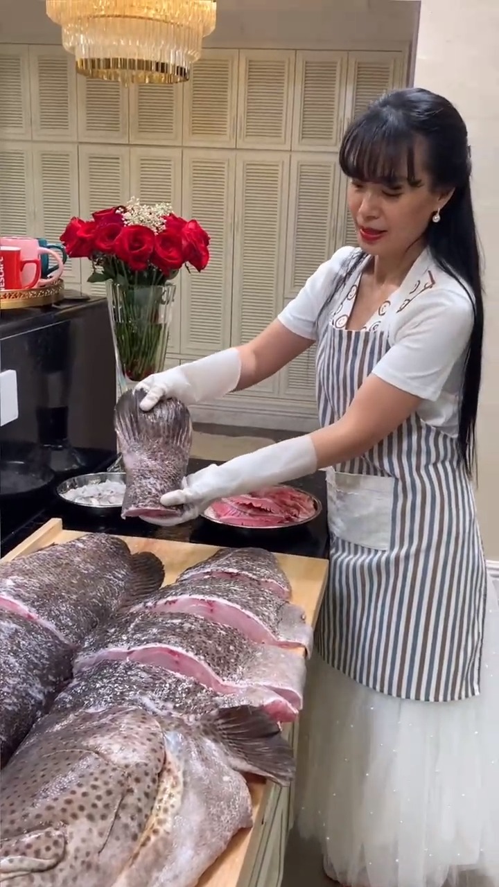#美食记#粉丝钓的大石斑寄给我。今天接家里十几号人都过来吃全鱼宴,还只做了小半。