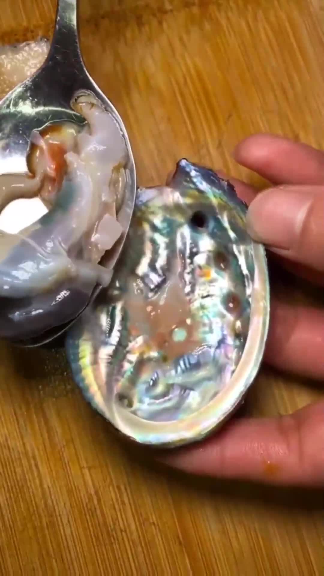 这才是鲍鱼的正确吃法,看得我口水都快流出来了,好想吃一口!