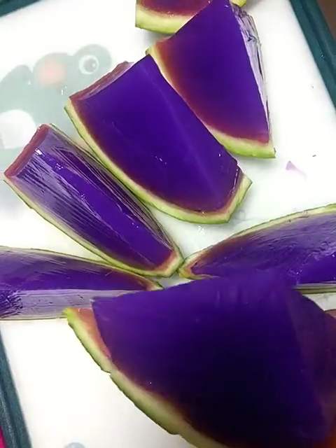 夏天西瓜皮还可以这样用,教你怎么做西瓜果冻!