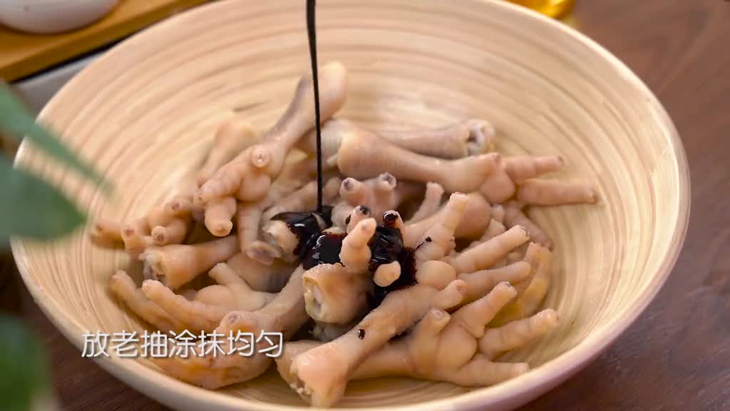 #我要上热门#不用油炸也可以做出软烂脱骨的虎皮凤爪还没来的急摆盘就已经吃一半了!一起吃饭吧