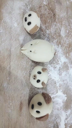 老实在家里待着,没做凉皮,没做猫耳朵,蛋糕失败,甜甜圈成功,今天做的卡通包