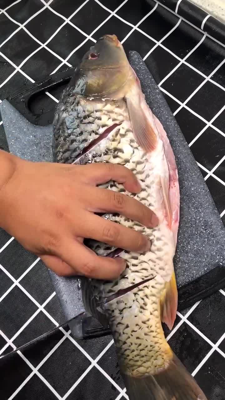 红烧鲤鱼这样做老好吃了
