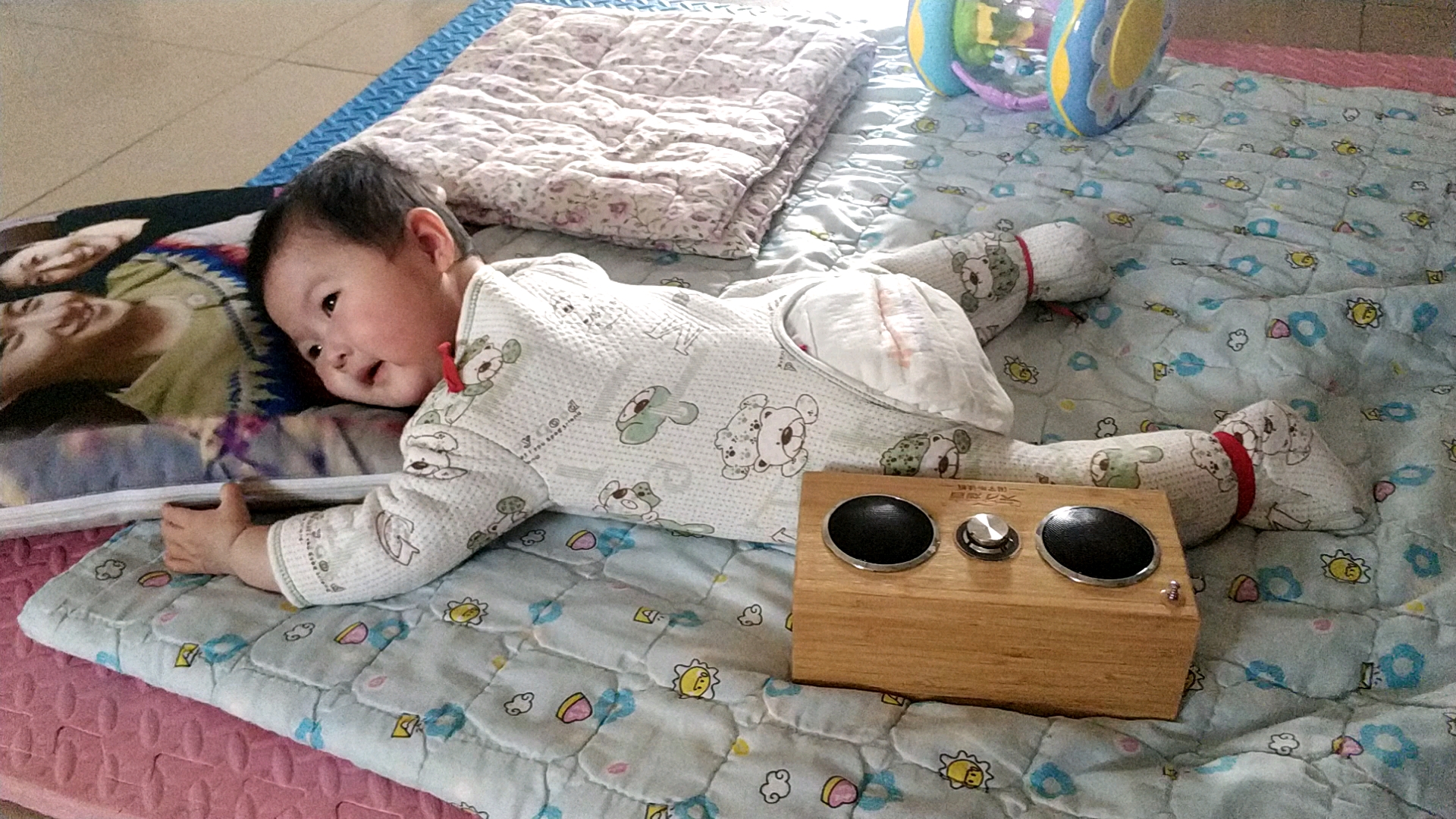 果然是爸爸的小情人呀,抱着抱枕上的爸爸头像亲不停,为娘都羡慕了