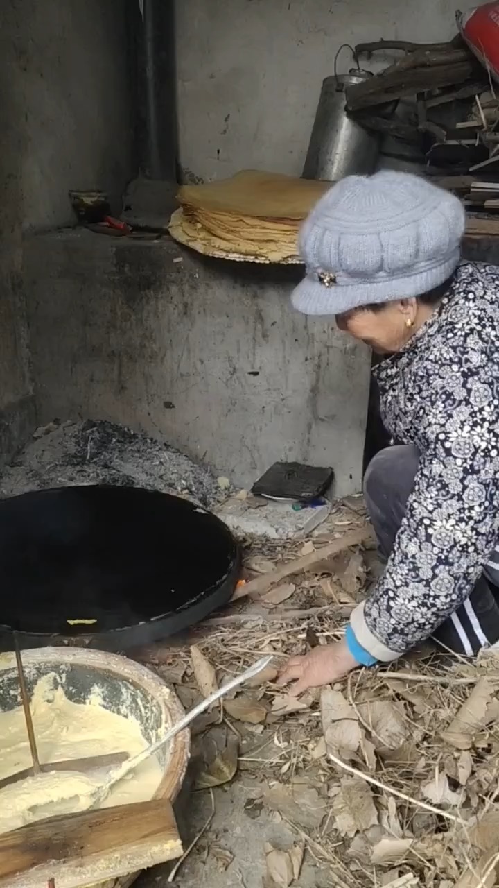 农村人家 鏊子摊的纯手工煎饼