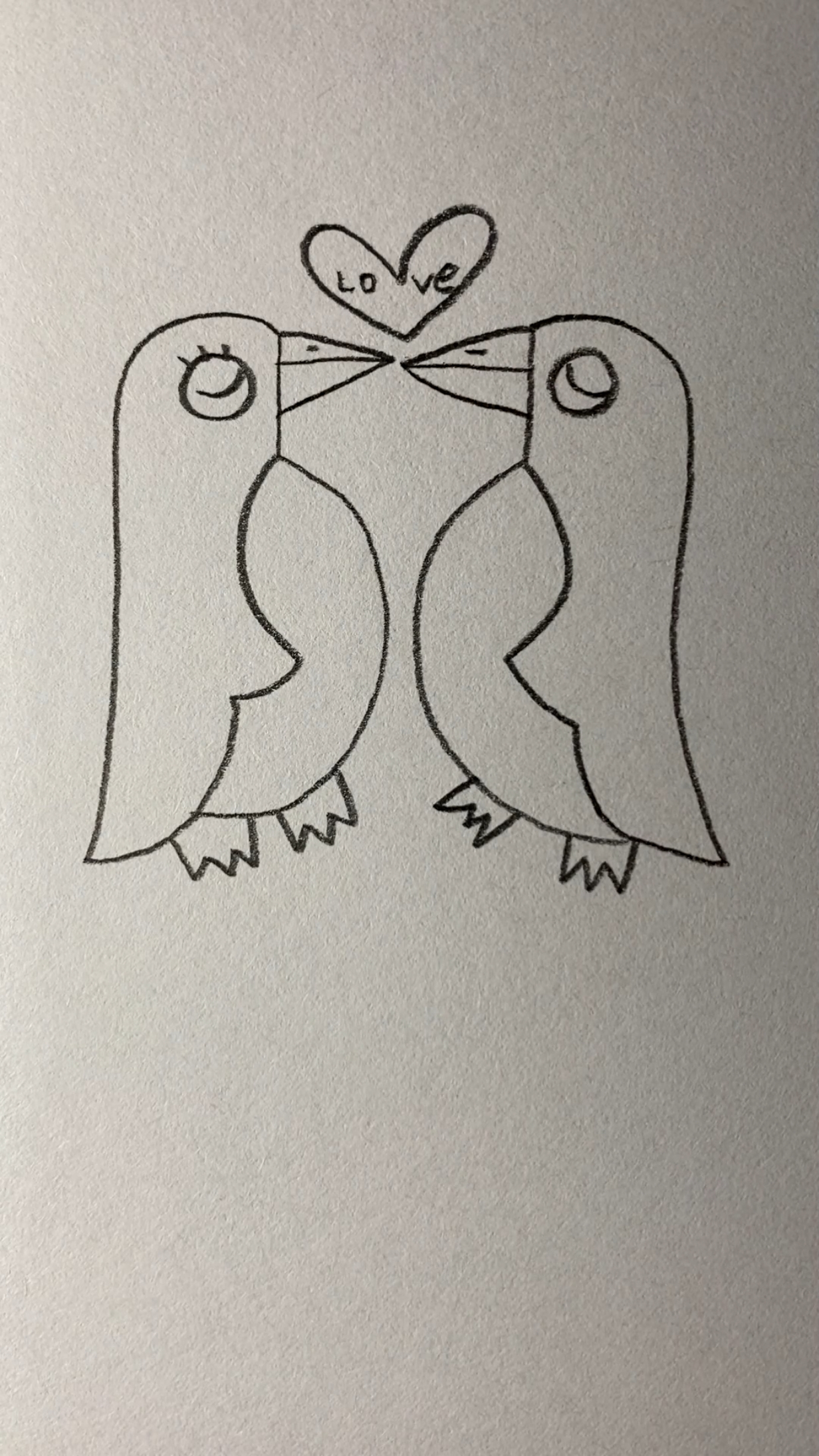 用两个5画正在亲亲的企鹅