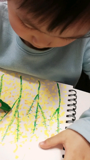 #儿童画#今天用炫彩棒画一张油菜花,超级简单的一张画,是不是很美!